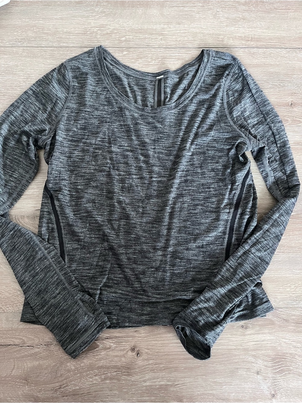 Lululemon Women's Long Sleeve Heathered Gray Top - Picture 3 of 7